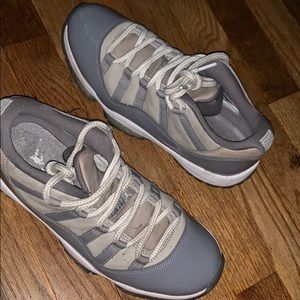 low top jordan 11’s